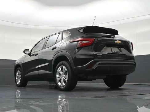 Used 2024 Chevrolet Trax LS FWD image 28