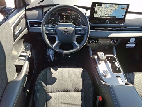 New 2026 Mitsubishi Outlander ES image 11