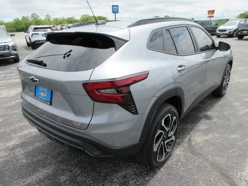 Certified 2025 Chevrolet Trax RS w/ Driver Confidence Package FWD image 5