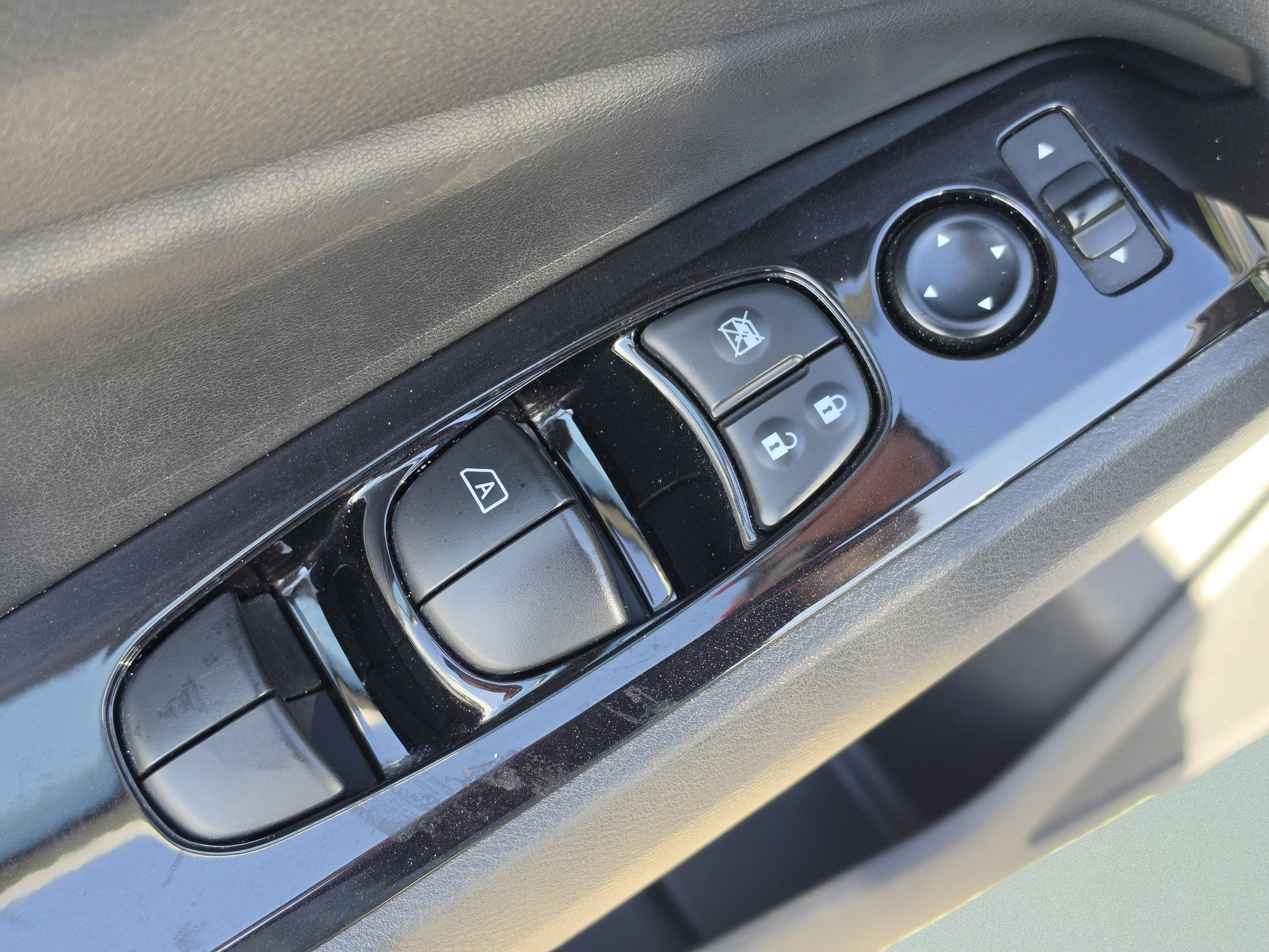Used 2024 Nissan Altima 2.5 SR w/ SR Premium Package FWD image 23