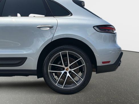 Used 2024 Porsche Macan AWD/4WD image 11