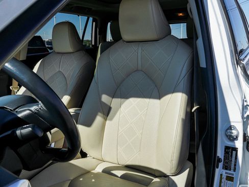 Used 2022 Toyota Highlander Platinum AWD/4WD image 16
