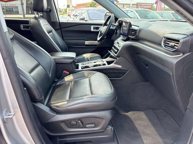 Used 2022 Ford Explorer XLT w/ Equipment Group 202A AWD/4WD image 27