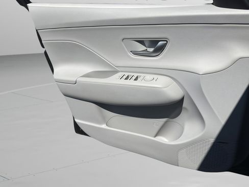 Used 2024 Hyundai Kona Limited FWD image 15