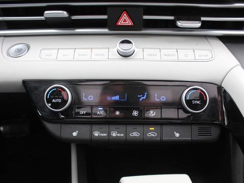 Used 2024 Hyundai Elantra Limited FWD image 27