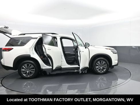 Used 2025 Nissan Pathfinder SV AWD/4WD image 30