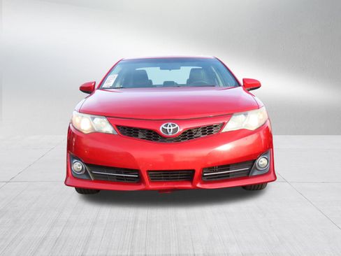 Used 2012 Toyota Camry SE image 2