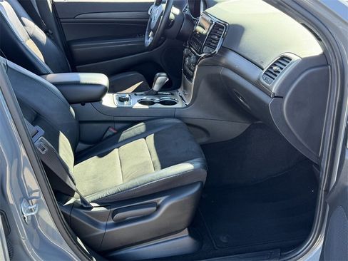 Used 2022 Jeep Grand Cherokee Laredo X image 24