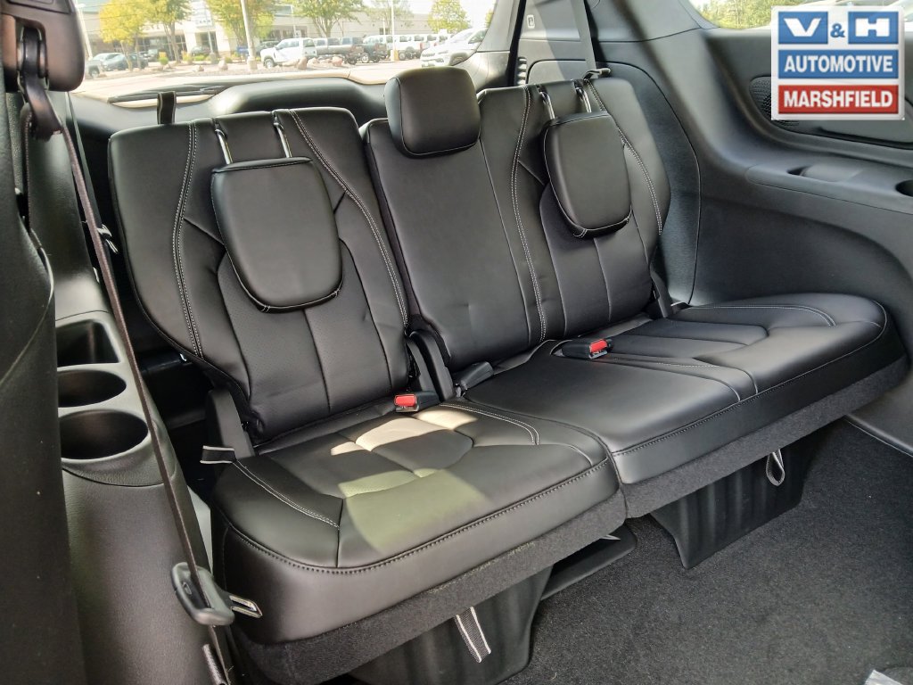 New 2027 Chrysler Pacifica Select w/ Family Tech Group AWD/4WD image 33