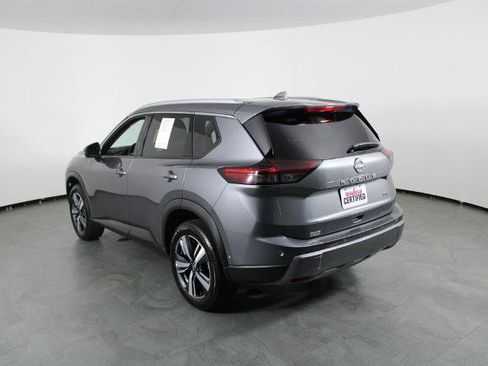 Certified 2026 Nissan Rogue SL FWD image 4