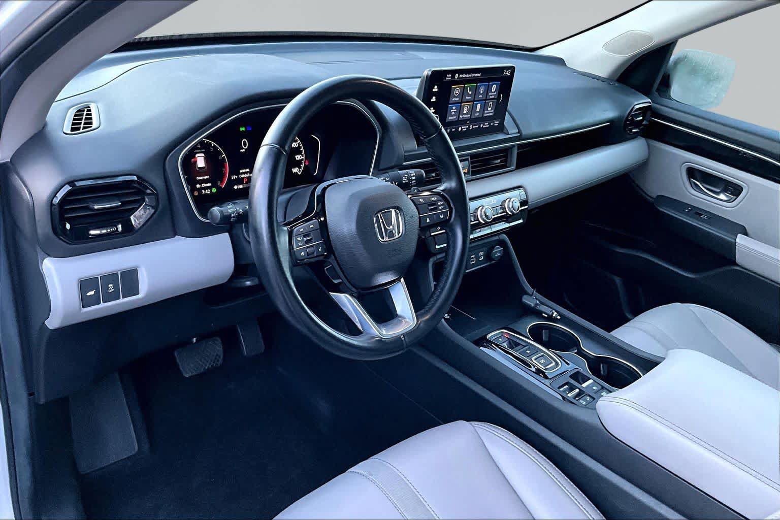 Used 2025 Honda Pilot EX-L image 18