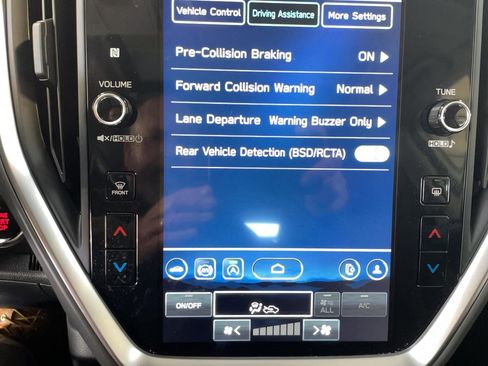 Used 2024 Subaru Crosstrek 2.0i Premium image 11