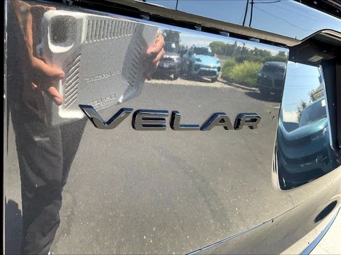New 2026 Land Rover Range Rover Velar Dynamic SE image 23