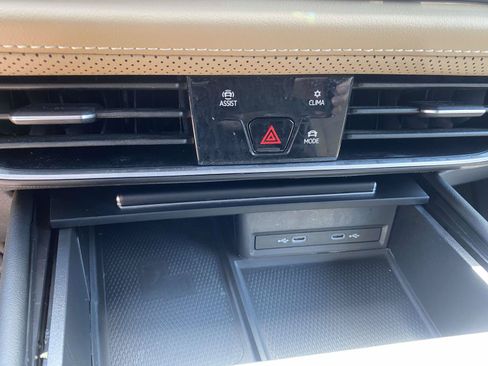 Used 2024 Volkswagen Atlas Cross Sport SE FWD image 26