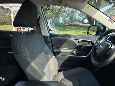Used 2019 Toyota RAV4 LE image 10