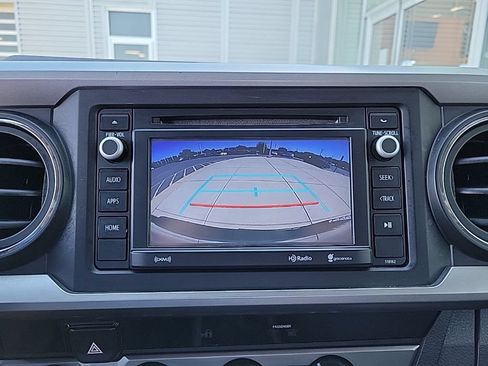 Used 2017 Toyota Tacoma SR5 AWD/4WD image 34