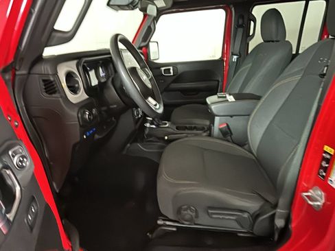 Used 2024 Jeep Wrangler Unlimited Sahara AWD/4WD image 13