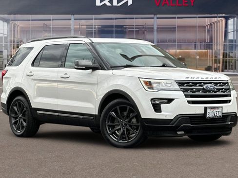 Used 2019 Ford Explorer XLT w/ Equipment Group 202A image 2
