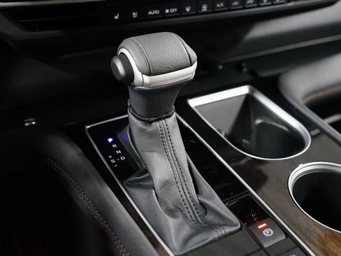 Certified 2025 Toyota Sienna Platinum FWD image 23