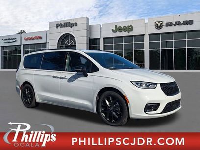 New 2026 Chrysler Pacifica Limited w/ S Appearance Package