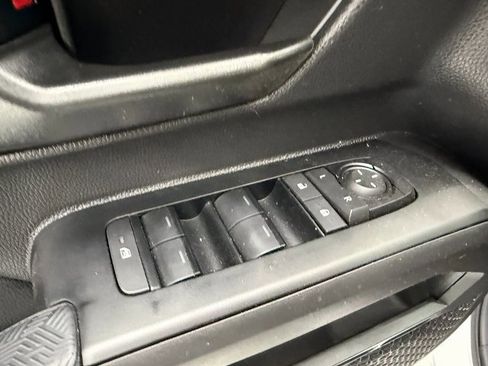 Used 2025 Toyota Tacoma SR5 w/ SR5 Upgrade Package image 28