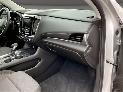 Used 2021 Chevrolet Traverse LS FWD image 14