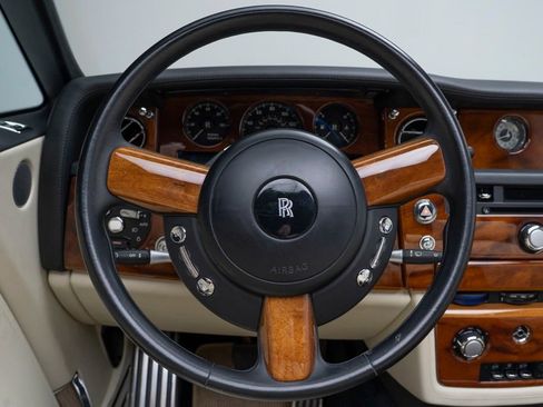 Used 2010 Rolls-Royce Phantom Drophead Coupe RWD image 21