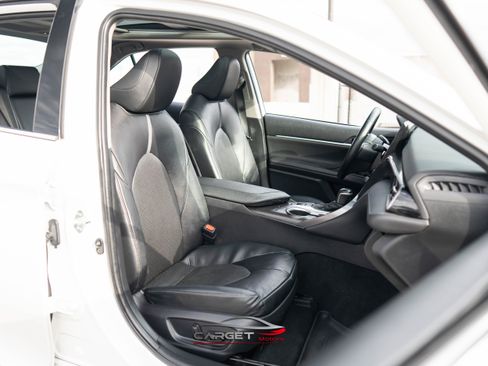 Used 2021 Toyota Camry XLE image 16