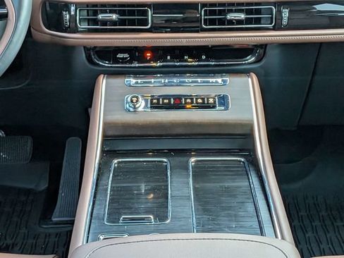 Used 2025 Lincoln Aviator Reserve w/ Equipment Group 201A AWD/4WD image 20