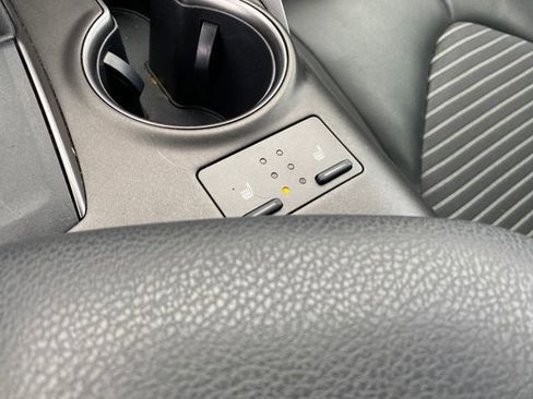 Used 2023 Toyota Camry SE image 11