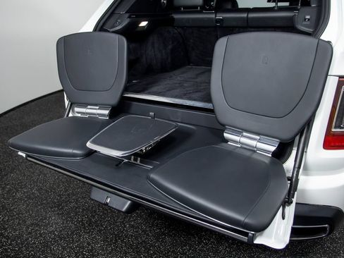 Used 2019 Rolls-Royce Cullinan AWD/4WD image 2