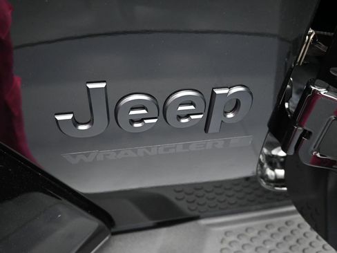 New 2026 Jeep Wrangler Unlimited Sahara AWD/4WD image 11