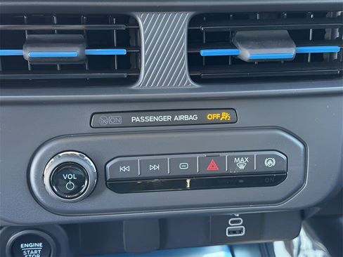 New 2025 Ford Maverick XLT image 17