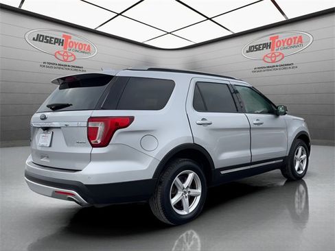 Used 2016 Ford Explorer XLT image 13