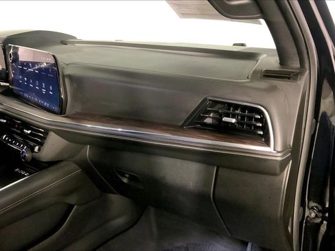 Used 2025 Chevrolet Tahoe Premier AWD/4WD image 16