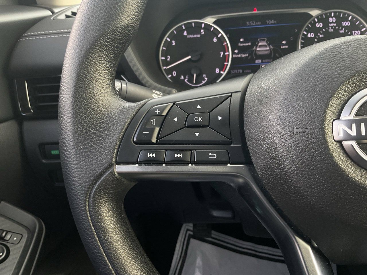 Used 2025 Nissan Sentra SV FWD image 28