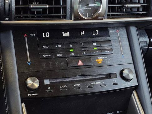 Used 2017 Lexus IS 200t RWD image 13