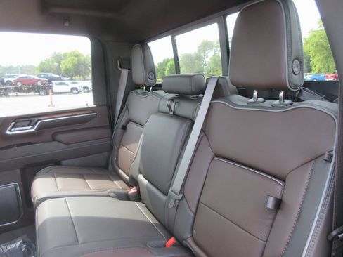 New 2026 GMC Sierra 2500 Denali w/ Denali Reserve Package image 15