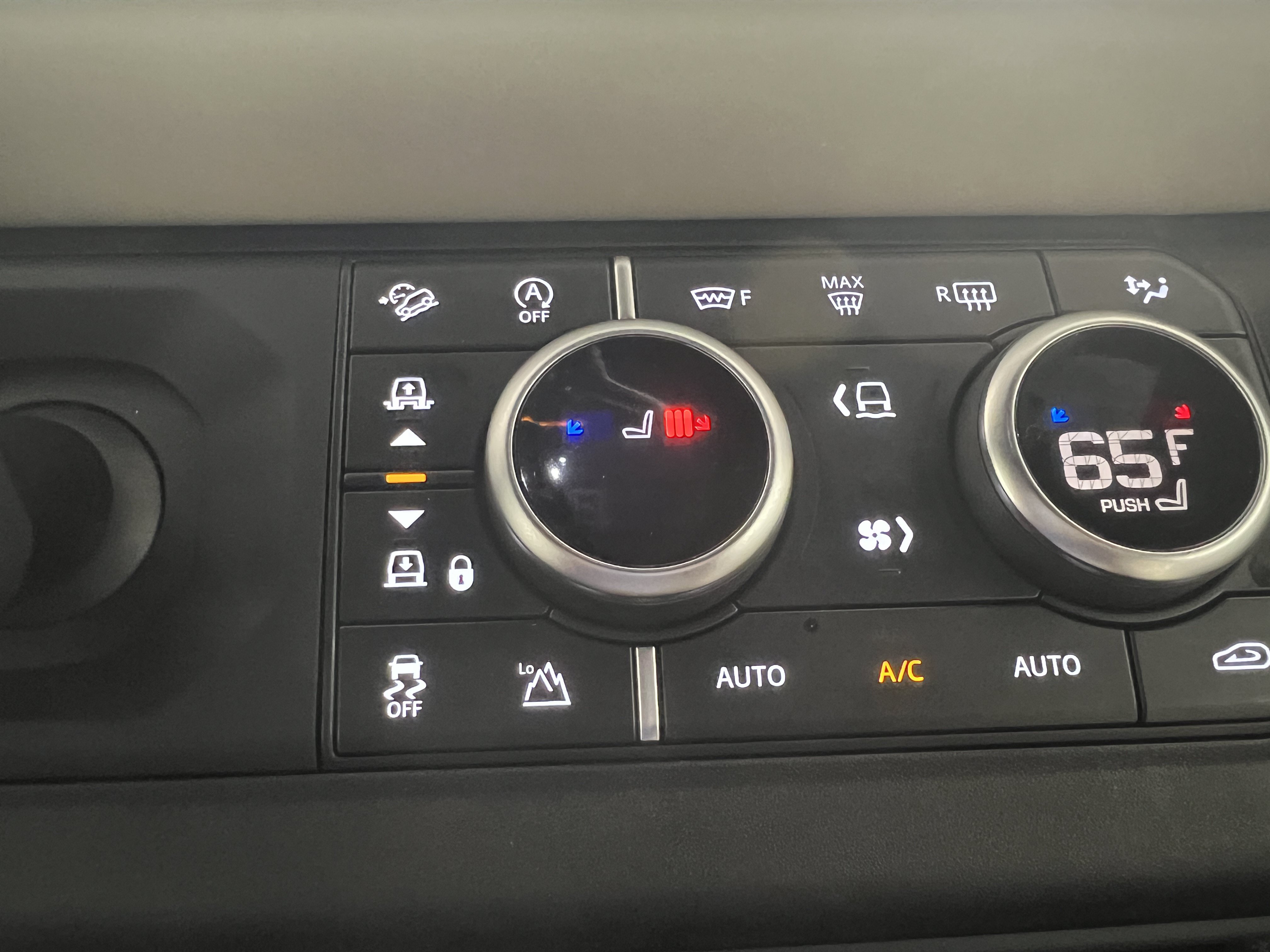 Used 2022 Land Rover Defender 90 X-Dynamic SE AWD/4WD image 21