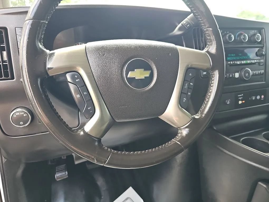 Used 2017 Chevrolet Express 3500 Extended RWD image 8