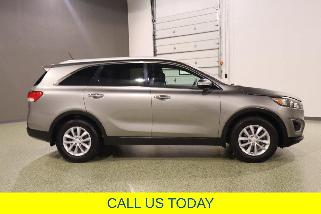 Used 2017 Kia Sorento FWD image 11