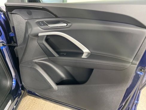 Used 2025 Audi Q5 Premium w/ Convenience Package image 11