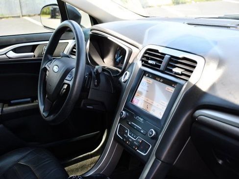 Used 2019 Ford Fusion SE AWD/4WD image 35