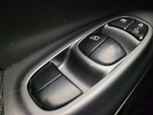 Used 2016 Nissan Juke SL image 27