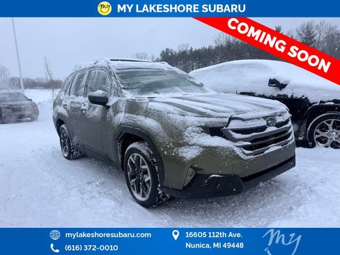 Used 2025 Subaru Forester Premium image 1