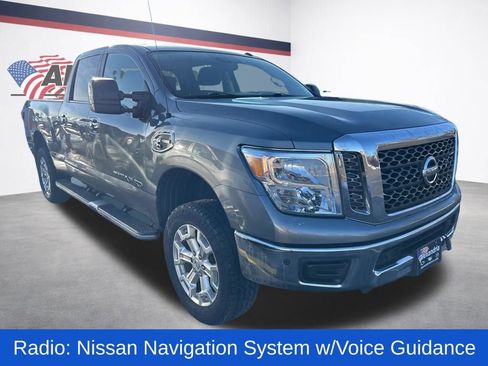 Used 2018 Nissan Titan SV w/ SV Convenience Package AWD/4WD image 3
