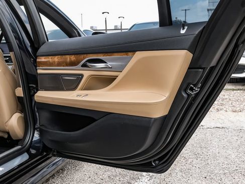Used 2019 BMW 750i xDrive w/ M Sport Package AWD/4WD image 51