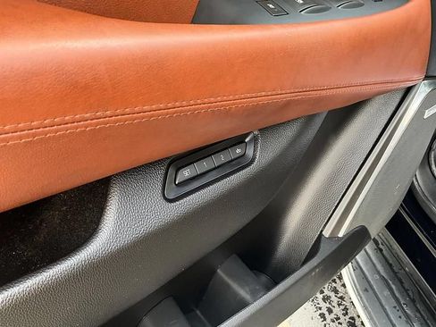 Used 2017 Cadillac Escalade Luxury AWD/4WD image 14