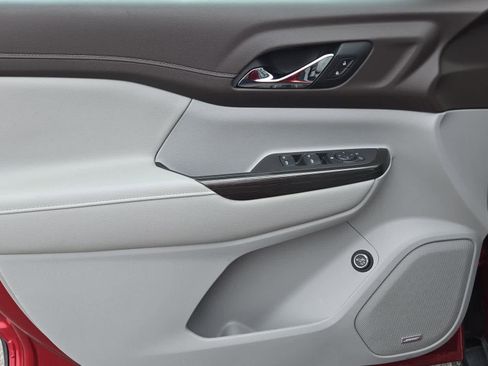 Used 2021 GMC Acadia SLT image 13