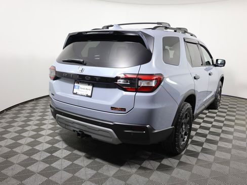 Used 2024 Honda Pilot TrailSport image 5